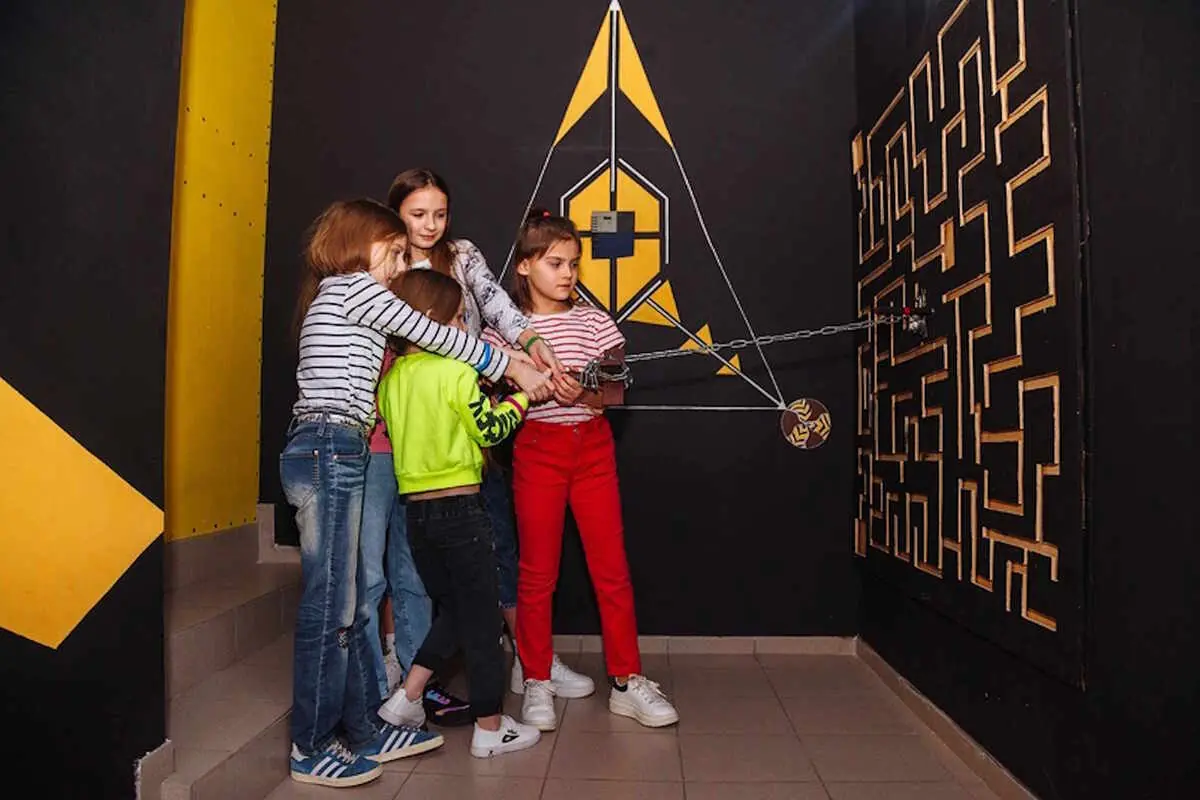 Откройте двери в мир квестов!