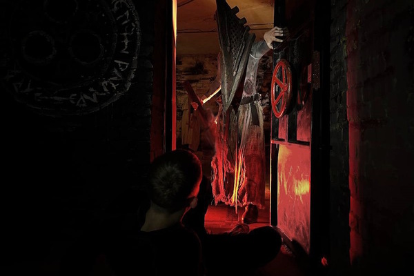 Фотография перформанса «Silent Hill»